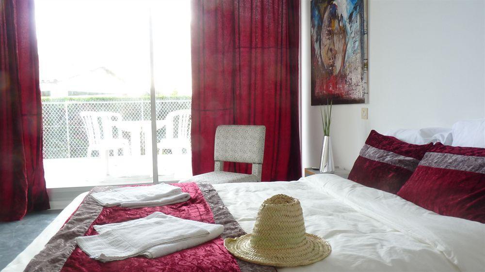 Hotel Sable Et Soleil - Port, Plage Et Jacuzzi Prive Fréjus Kültér fotó