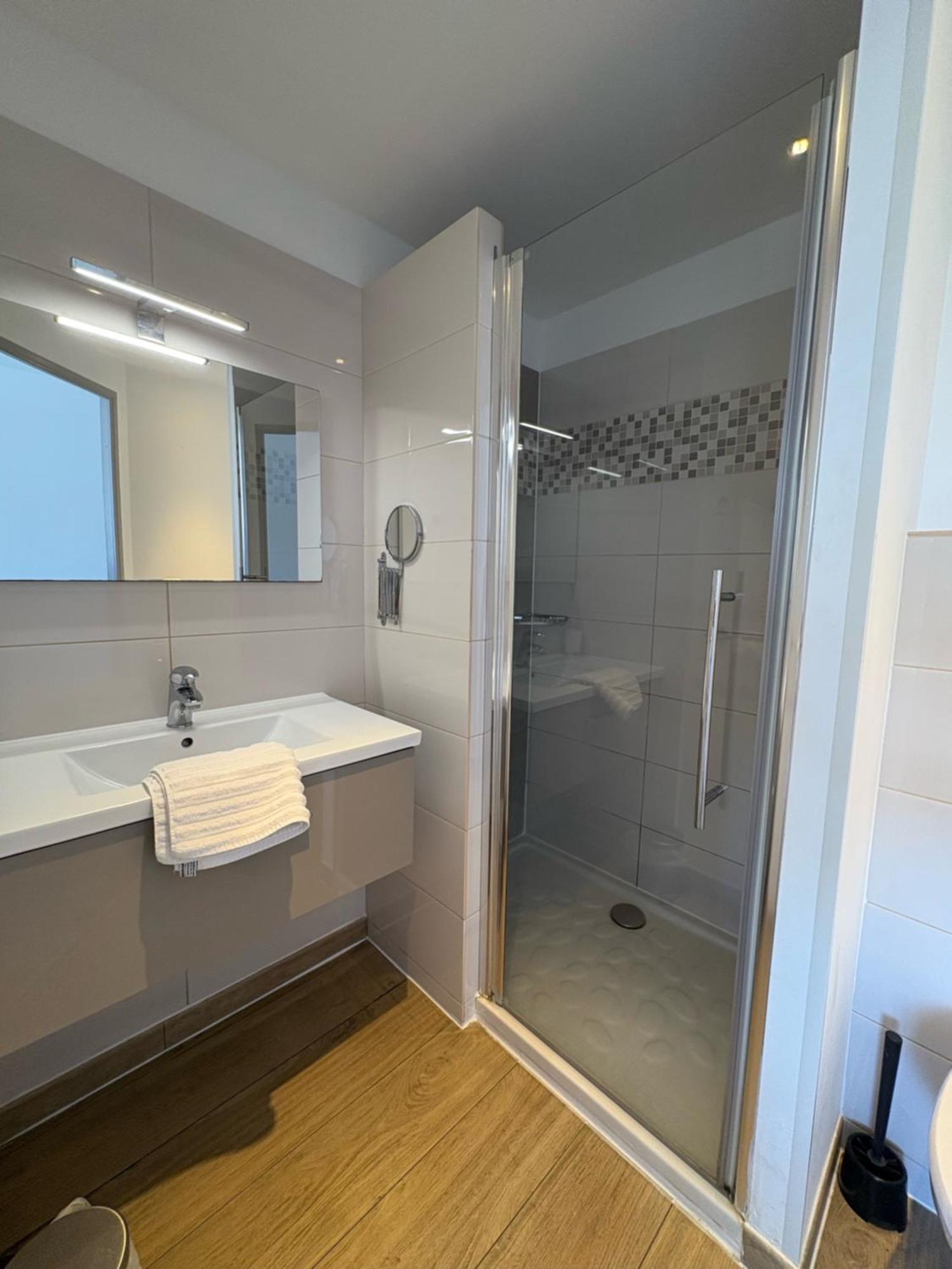 Hotel Sable Et Soleil - Port, Plage Et Jacuzzi Prive Fréjus Kültér fotó