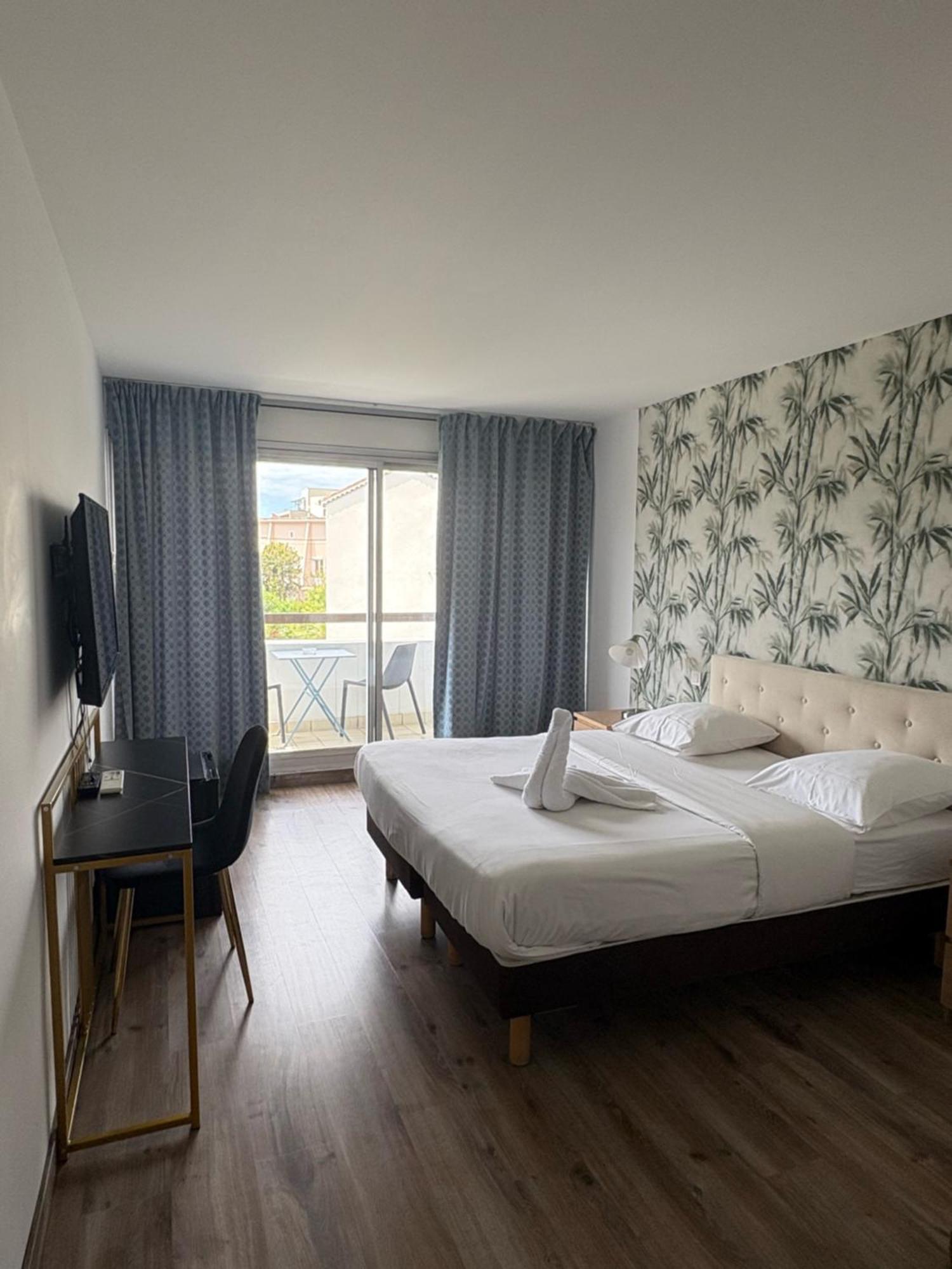Hotel Sable Et Soleil - Port, Plage Et Jacuzzi Prive Fréjus Kültér fotó