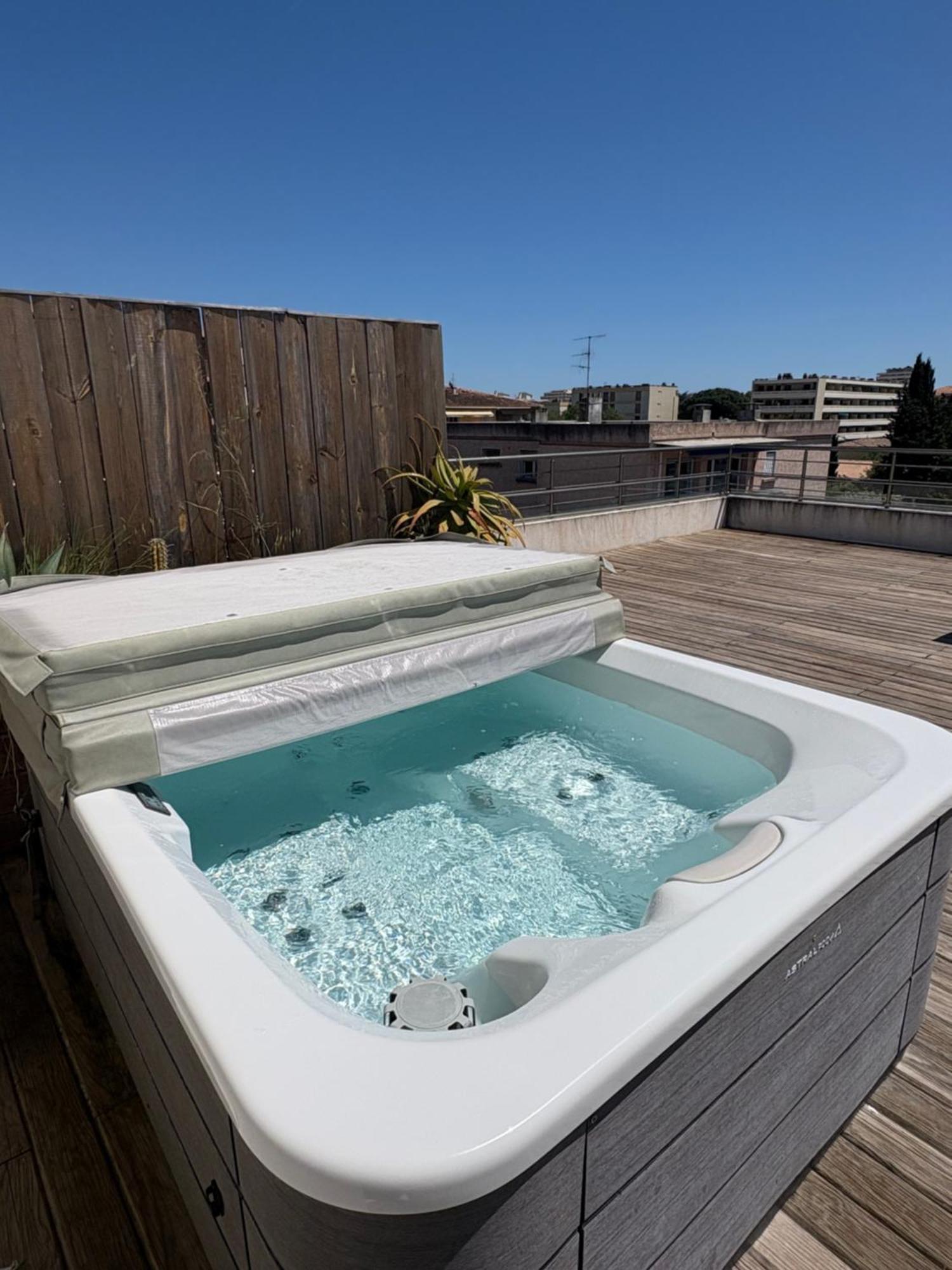 Hotel Sable Et Soleil - Port, Plage Et Jacuzzi Prive Fréjus Kültér fotó