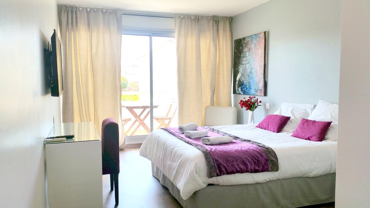 Hotel Sable Et Soleil - Port, Plage Et Jacuzzi Prive Fréjus Szoba fotó