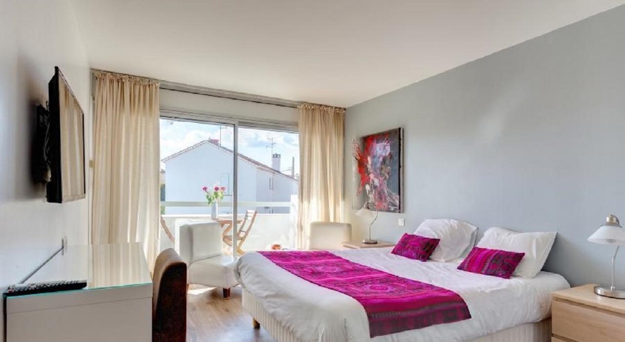 Hotel Sable Et Soleil - Port, Plage Et Jacuzzi Prive Fréjus Kültér fotó